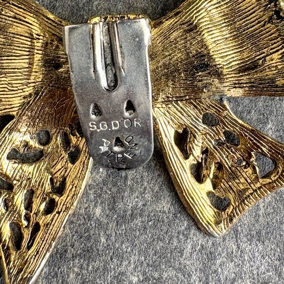 Goldtone bows S.G.D'or dress clips - vintage 60s jewelry - Picture 5 of 7
